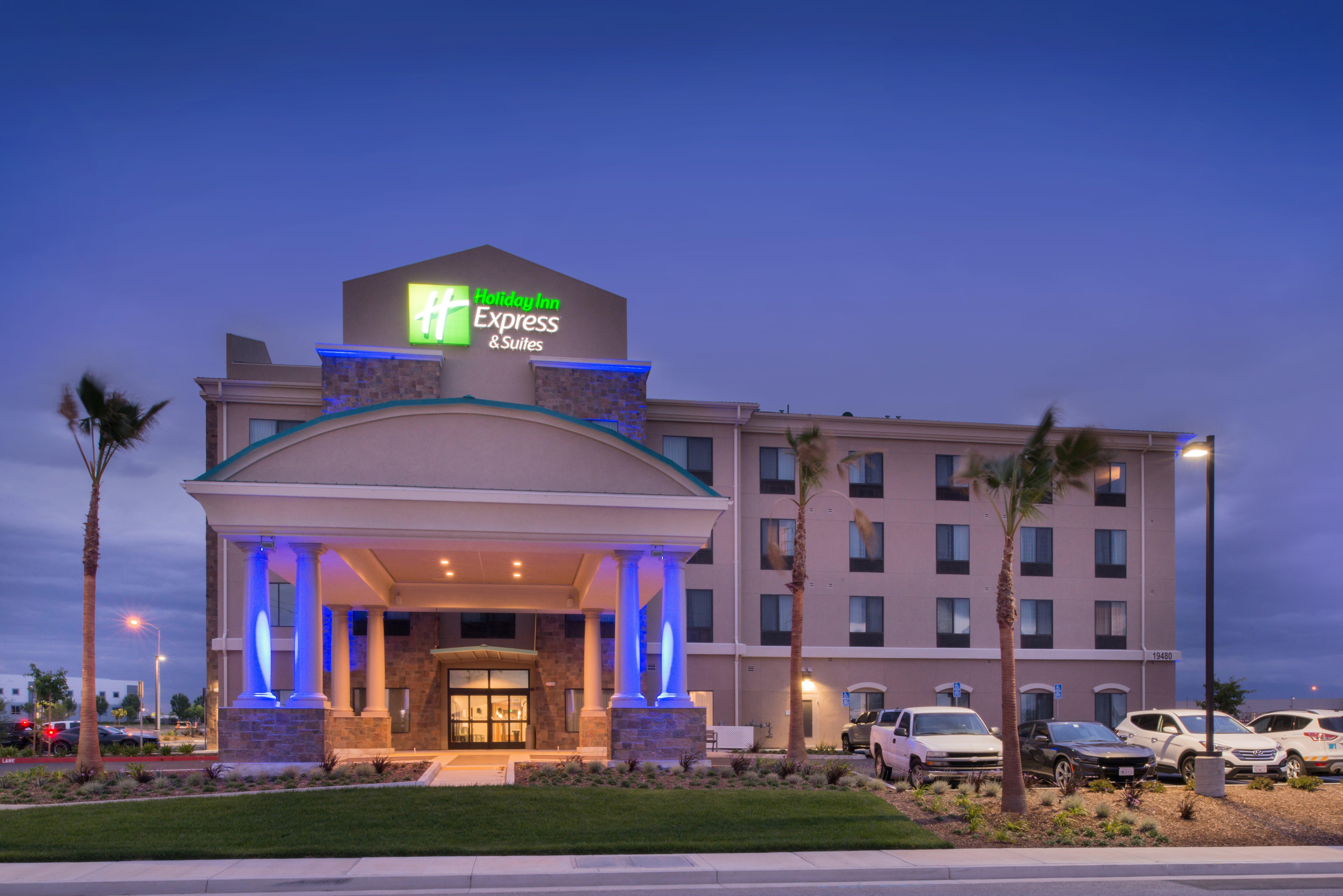 Holiday Inn Express & Suites Bakersfield Airport By Ihg Exterior foto