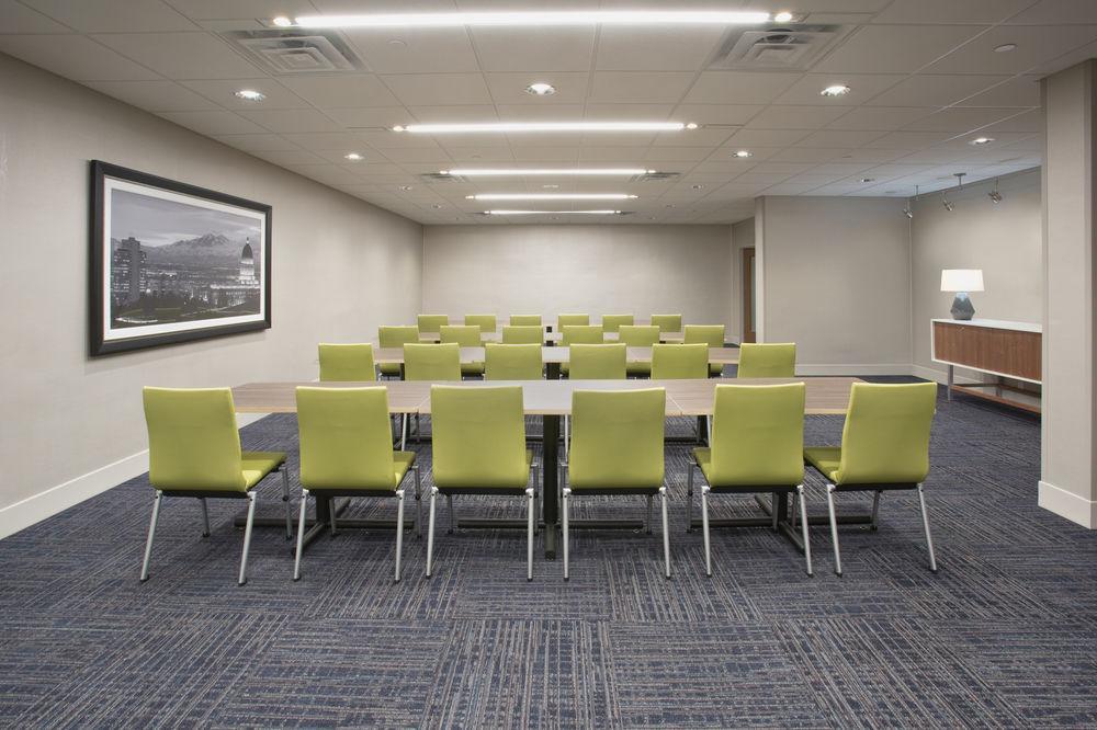 Holiday Inn Express & Suites Bakersfield Airport By Ihg Exterior foto